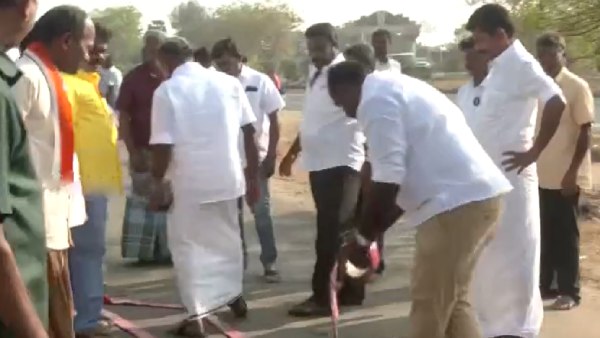 அதிமுக தொண்டர்கள் இல்லை 