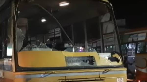  பஸ் கண்ணாடி உடைப்பு