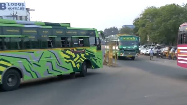 கடைகள் திறந்தே இருக்கின்றன கடைகள் திறந்தே இருக்கின்றன