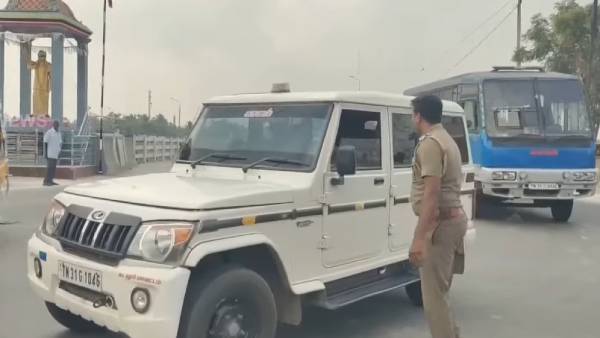 முன்னும் பின்னும் போலீஸ் வாகனங்கள் முன்னும் பின்னும் போலீஸ் வாகனங்கள்