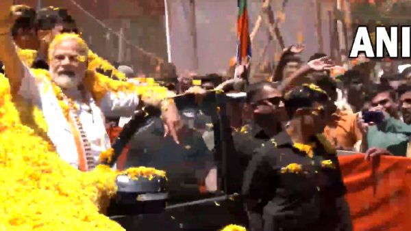  மோடி மோடி என கோஷம் 