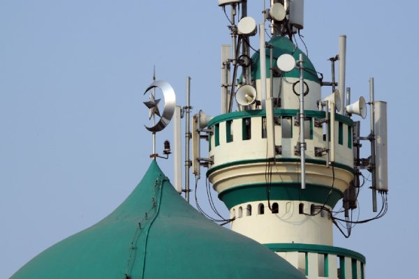 ஏன் இப்படி 