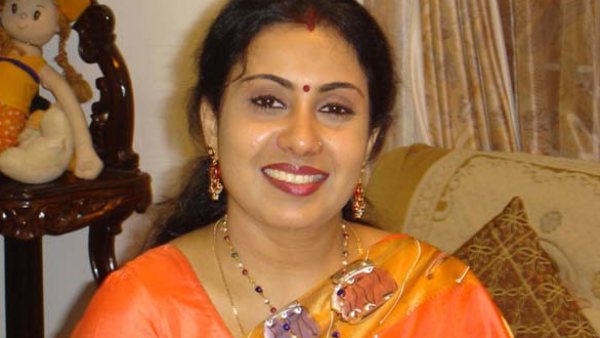 நாட்டுப்புறப் பாடகி