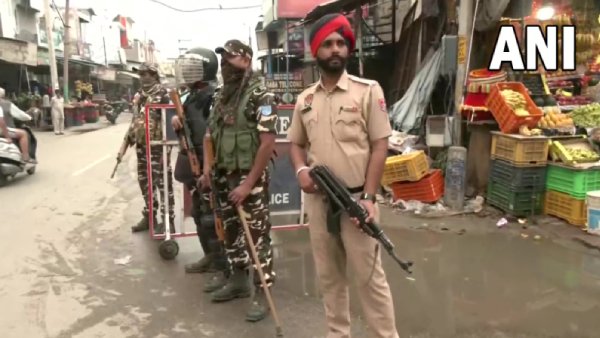 கண்வைத்த போலீஸ் கண்வைத்த போலீஸ்