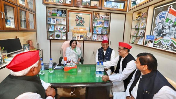 அகிலேஷ் யாதவ் ட்விஸ்ட் 