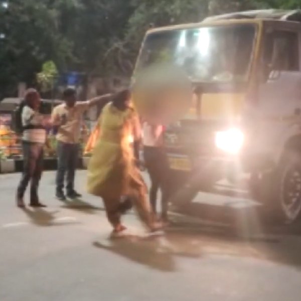 3 பெண்களிடம் போலீஸ் விசாரணை 3 பெண்களிடம் போலீஸ் விசாரணை