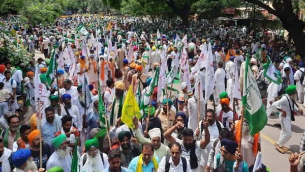 டெல்லியில் கிசான் மகாபஞ்சாயத்து டெல்லியில் கிசான் மகாபஞ்சாயத்து