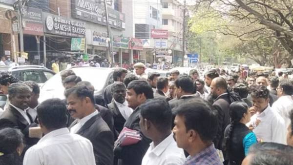  துரத்தி பிடித்த பெண் காவலர்