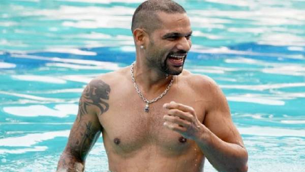 ரசிகர்களை மகிழ்விக்கும் தவான் ரசிகர்களை மகிழ்விக்கும் தவான்