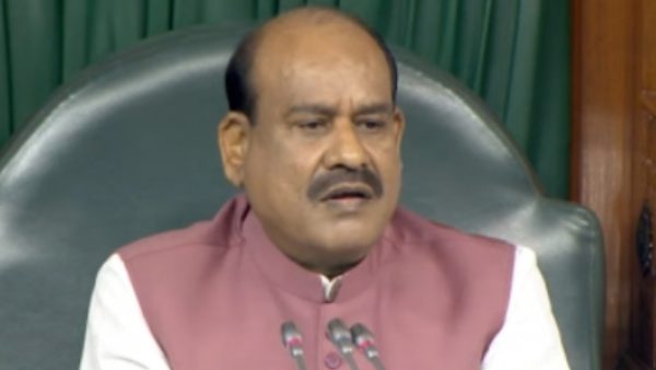 மைக்ரோன்போன்கள் மியூட் செய்யப்படுவதாக 