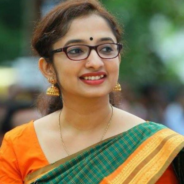  திவ்யா எஸ் ஐயர் 