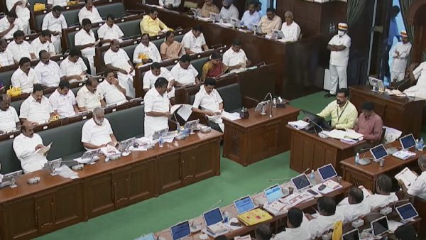 அமைச்சர் பதிலால் சிரிப்பலை 