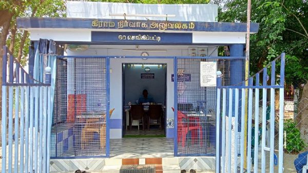 லுங்கி அணிந்து இருந்ததால் 