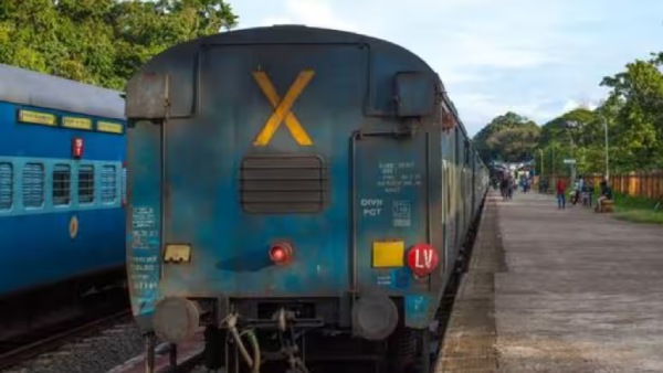 ரயிலில் கடைசி பெட்டியில் ‘எக்ஸ்’ குறியீடு 