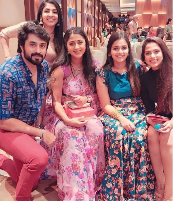 விளம்பர மாடல்