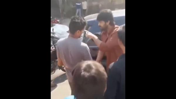  தட்டி கேட்ட நாக சவுர்யா 