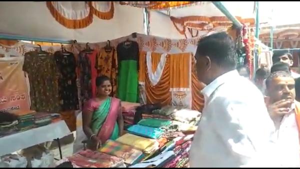  பொட்டு வைக்க கூறி திட்டிய எம்பி