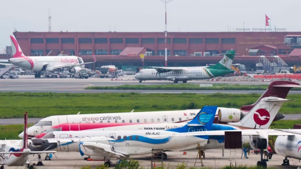 அவசர அவசரமாக தரையிறங்கியது அவசர அவசரமாக தரையிறங்கியது