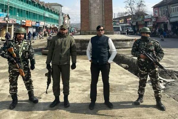 ஸ்ரீநகர் போலீசார் கைது 