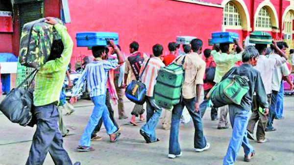  வெளியேறும் தொழிலாளர்கள் 