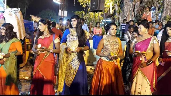  பெண் பூசாரி 