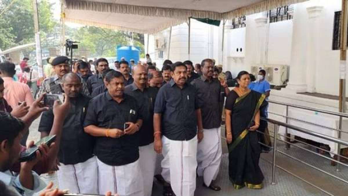 கருப்பு சட்டை 