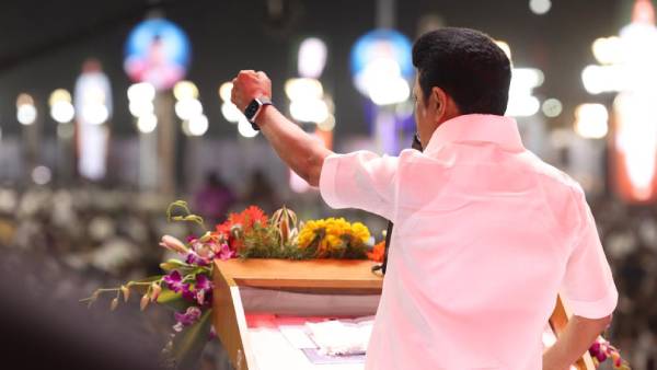 கடிக்கும் - உதைக்கும் கடிக்கும் - உதைக்கும்
