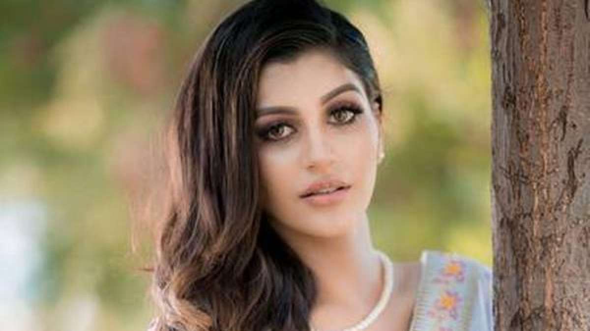 யாஷிகாவுக்கு பிடிவாரண்ட் 