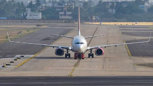  திடீரென விமானத்தில் ஒலித்த சைரன் ஒலி 