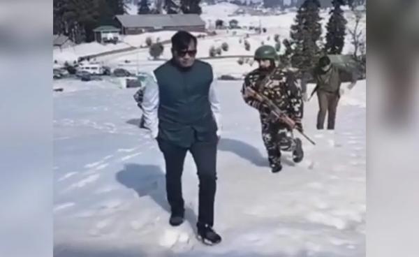 5 ஸ்டார் ஓட்டலில் தங்கி.. 