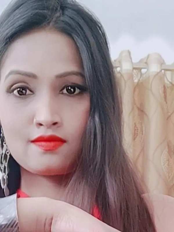 Famous bhojpuri actress was held for pushing aspiring models into prostitution in Mumbai Famous bhojpuri actress was held for pushing aspiring models into prostitution in Mumbai