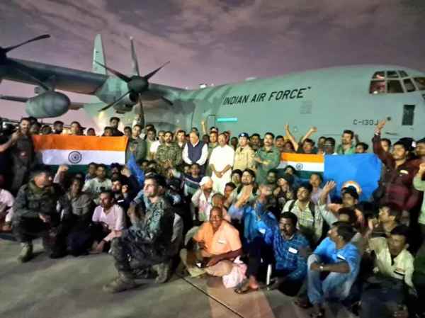 Daring operation in Sudan; IAF aircraft rescued 121 people from a small airstrip in darkness Daring operation in Sudan; IAF aircraft rescued 121 people from a small airstrip in darkness