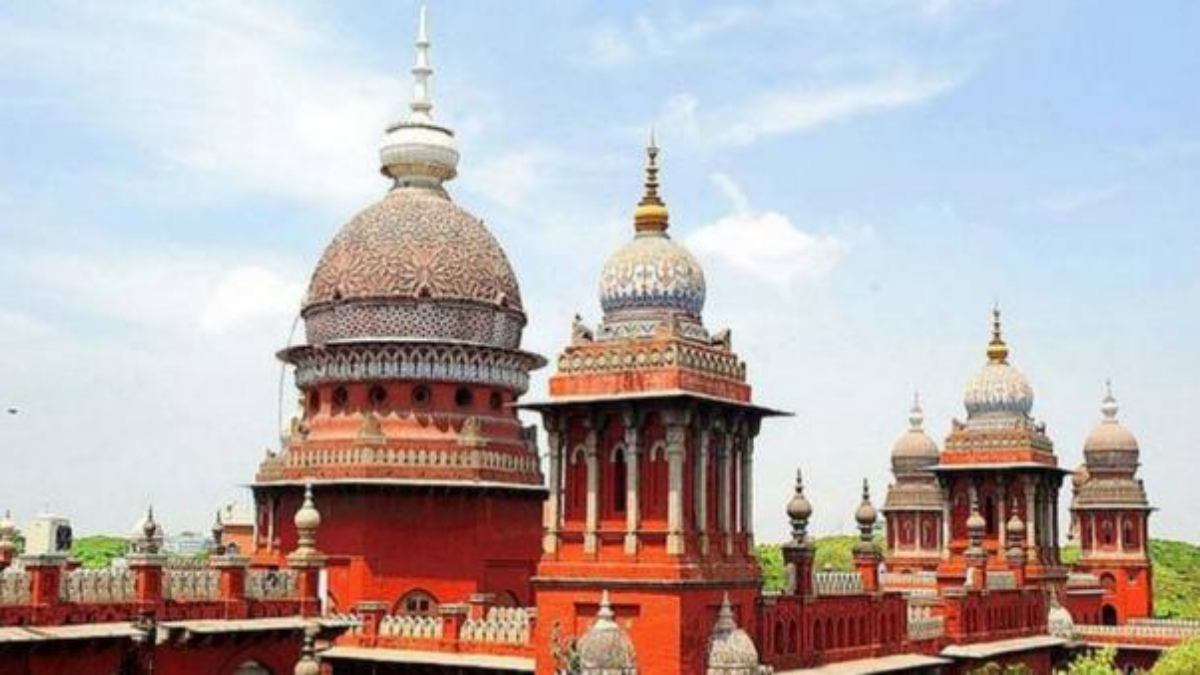 TN police officer jailed for one year in case of amassing assets beyond his income :HC TN police officer jailed for one year in case of amassing assets beyond his income :HC