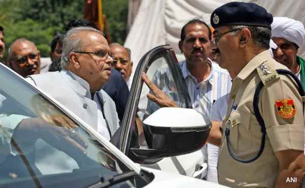 Jammu and Kahsmir former Governor Satyapal Malik Visits Delhi Police Station after denied permission for meeting 