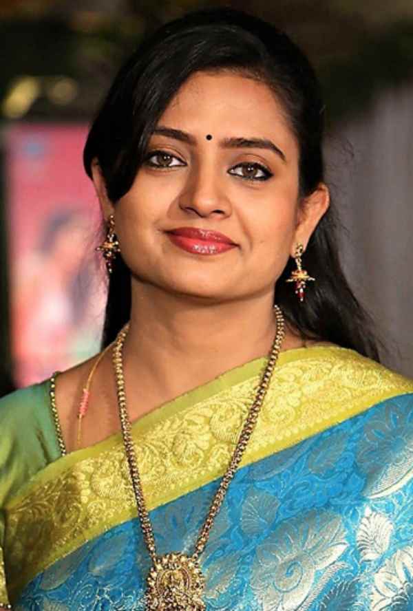 ஒரே படத்தில் விஜய் அஜித்துடன் ஜோடி போட்ட ஒரே நடிகை.. இந்திரஜாவின் கணவர் இவர்தானா? 6 ஆண்டு காதல் கதை! | Do you know who is the husband of Actress Indraja? - Tamil Oneindia