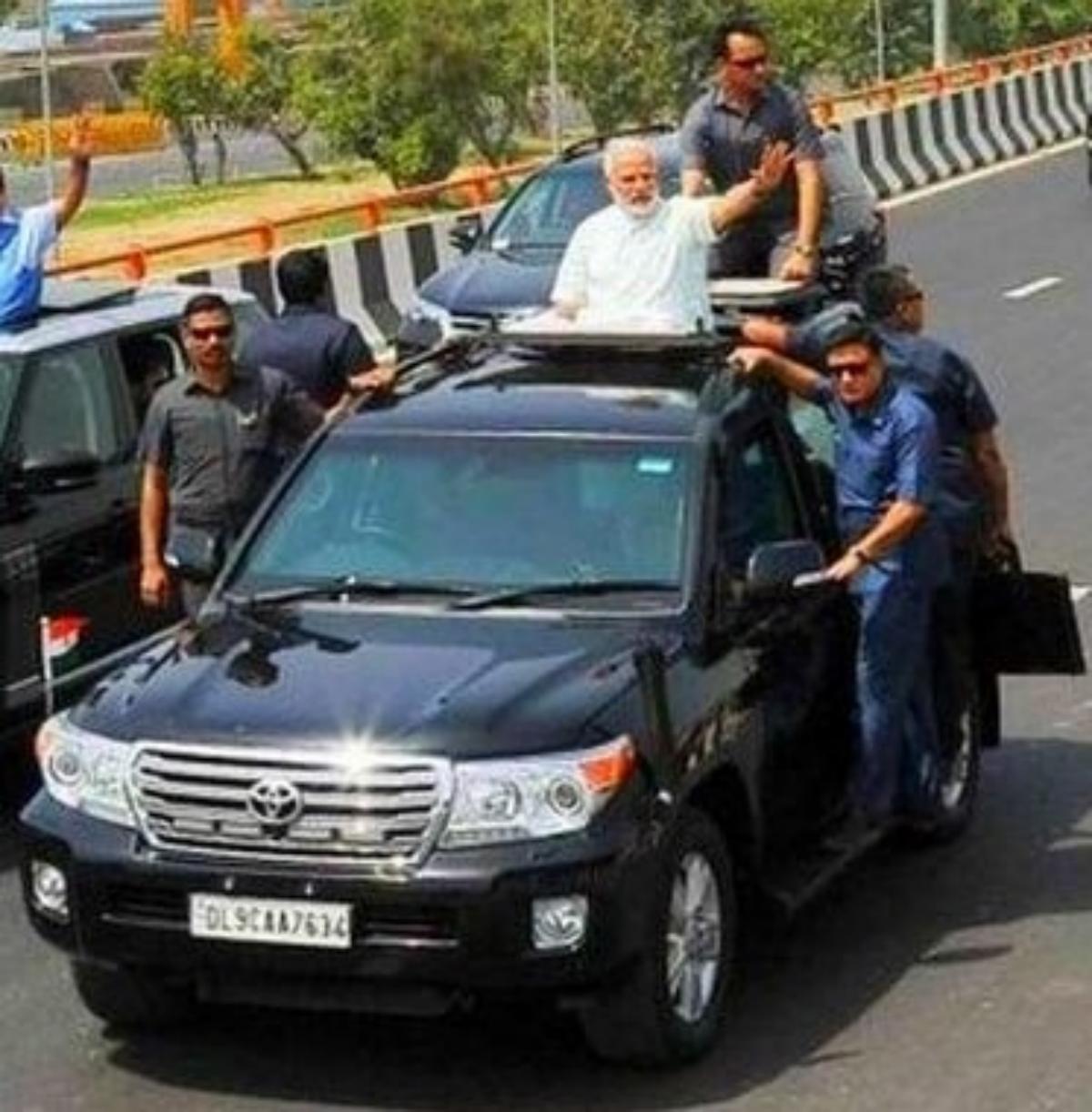 Prime Minister Modi will visit Theppakadu in Nilgiris district sunday to meet the Bomman-Pelli couple 