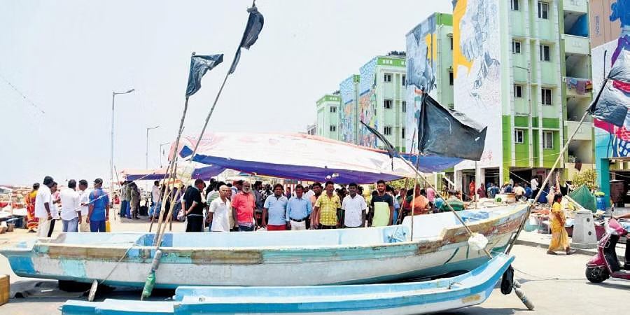 Chennai Corporation gave good news to marina Loop Road fishermen: protest withdrawn 