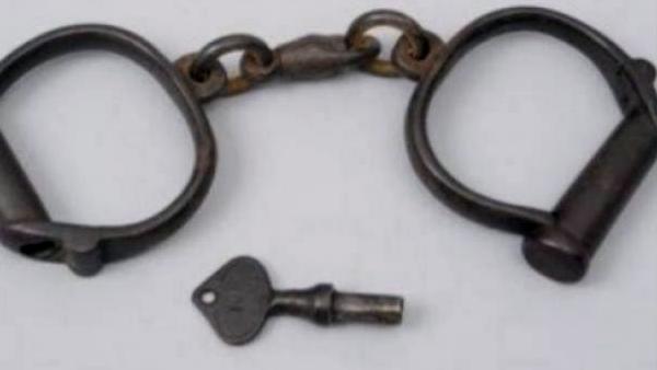 அதிகாலையில் அதிரடி கைது அதிகாலையில் அதிரடி கைது