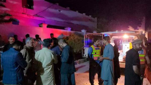 13 killed in bomb explosion at Pakistan police station 13 killed in bomb explosion at Pakistan police station