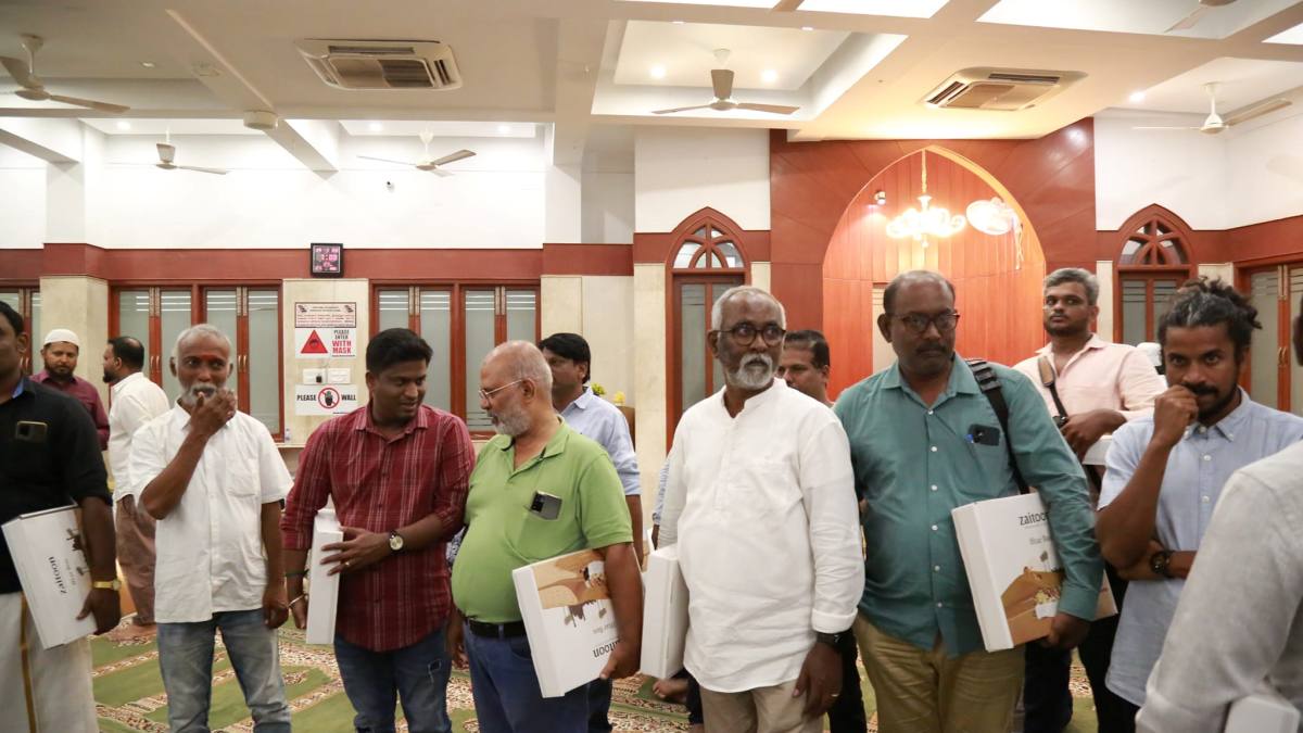 Tamil Cinema directors tour in Chennai Mosque due to Ramadan 