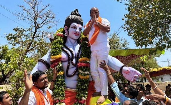 தொண்டர்கள் மீது பழி 