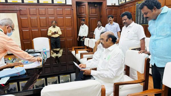 சீனியர் அமைச்சர் 