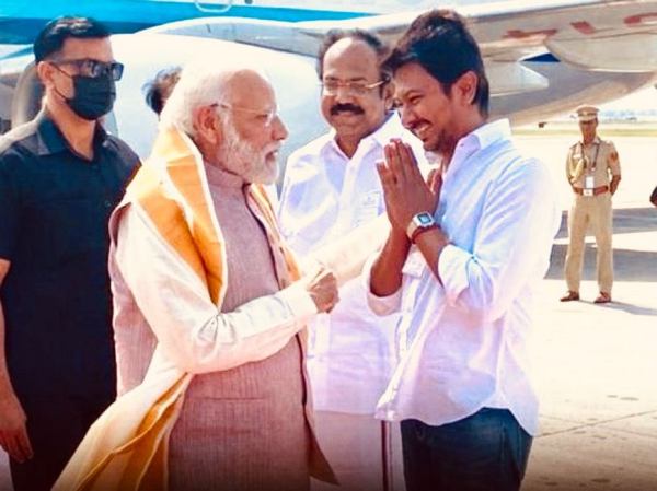 PM Modi tapped Minister Udhayanidhi Stalin on the shoulder 