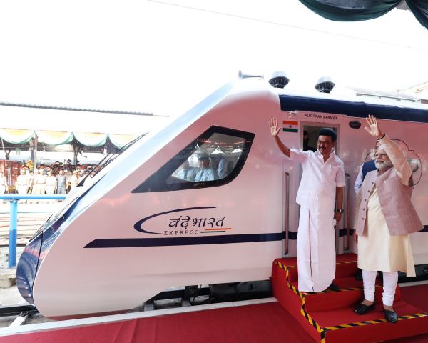 PM Modi- CM Stalin both laughing and talking very closely in chennai 