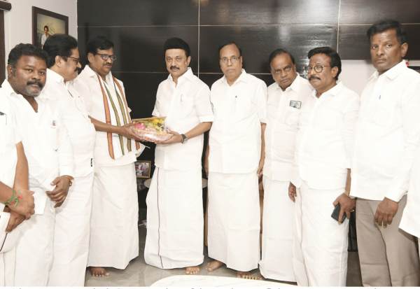 KS Azhagiri personally met Chief Minister Stalin and handed over the reception invitation for his daughter marriage KS Azhagiri personally met Chief Minister Stalin and handed over the reception invitation for his daughter marriage