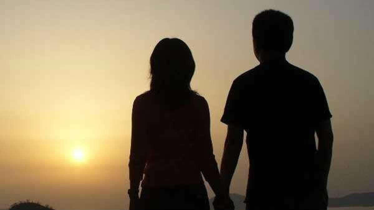 Bangalorers Cubbon park restrictes lovers cannot get close Bangalorers Cubbon park restrictes lovers cannot get close