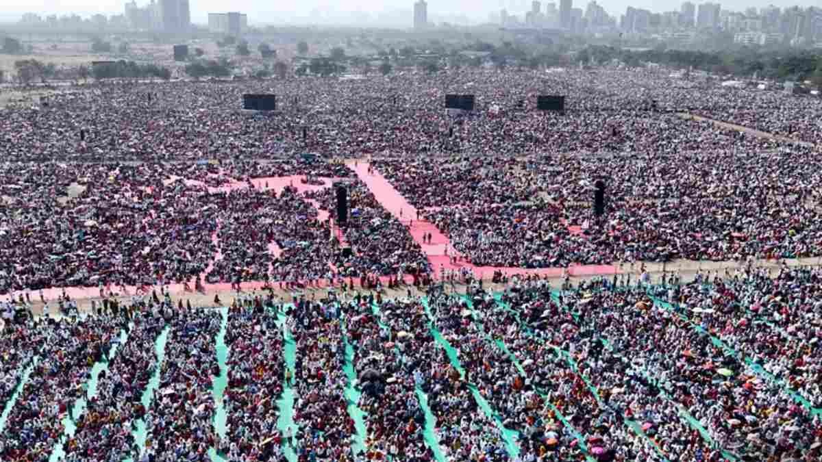 More than 11 people died due to Heat Stroke At Maharashtra Bhushan Award Event More than 11 people died due to Heat Stroke At Maharashtra Bhushan Award Event