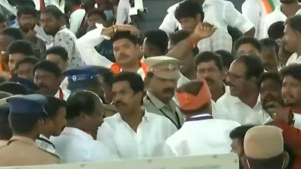Periyar vazhga slogan when H Raja reached Pallavaram Modi event