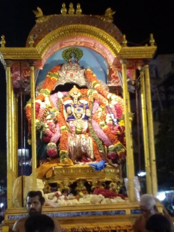 களைகட்டிய மாட வீதிகள் களைகட்டிய மாட வீதிகள்