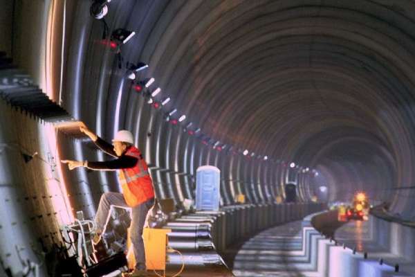 Tamil Nadu to Sri Lanka! DMK MP Kalanidhi Veerasamy says to build a tunnel under the sea. Tamil Nadu to Sri Lanka! DMK MP Kalanidhi Veerasamy says to build a tunnel under the sea.